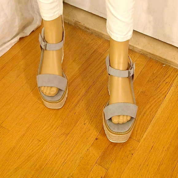 Gorgeous NWOT Crown Vintage Light Grey Suede Platform Wedge Espadrilles. - Picture 15 of 16